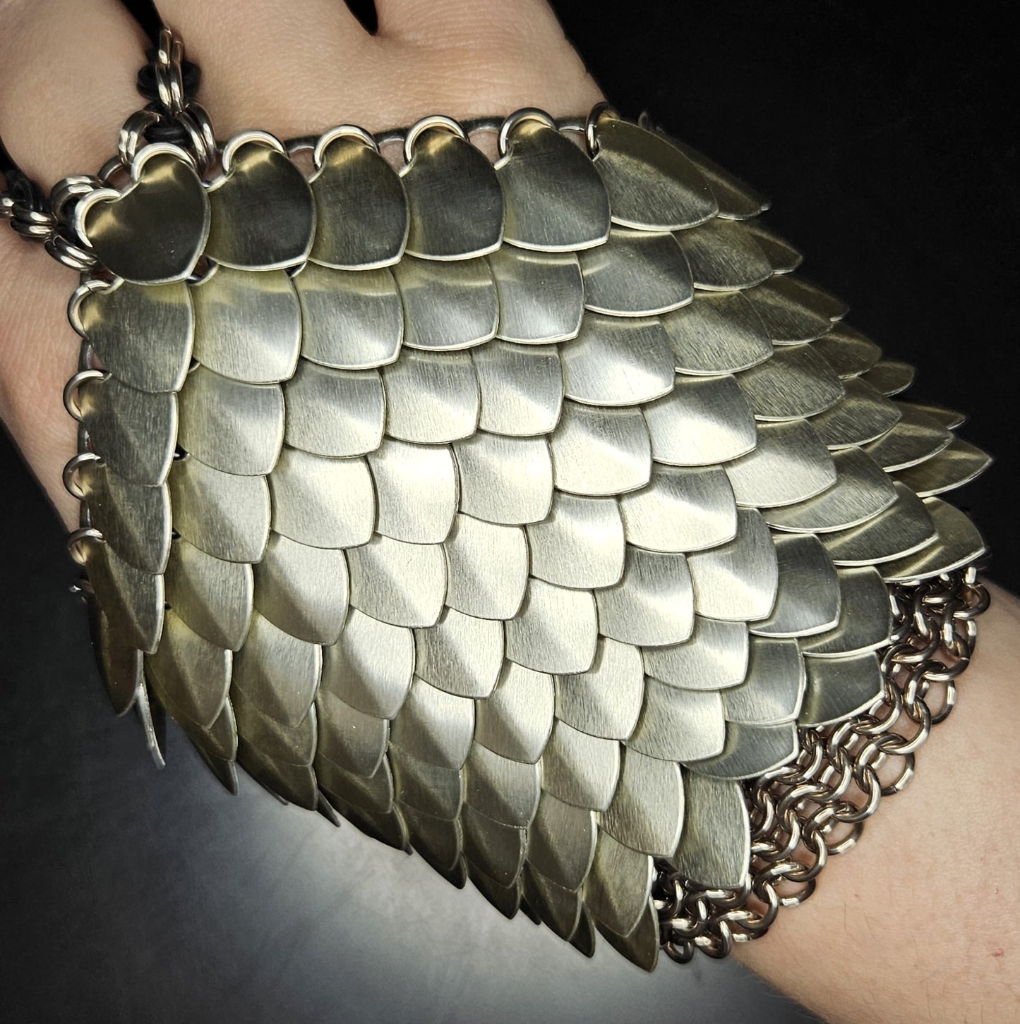 Scale Half Glove