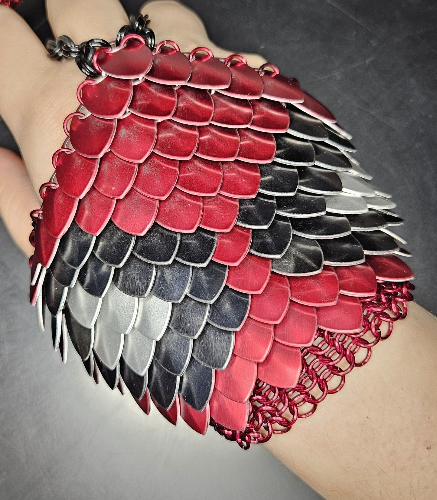 Scale Half Glove