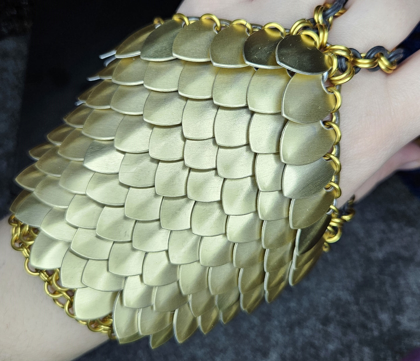 Scale Half Glove
