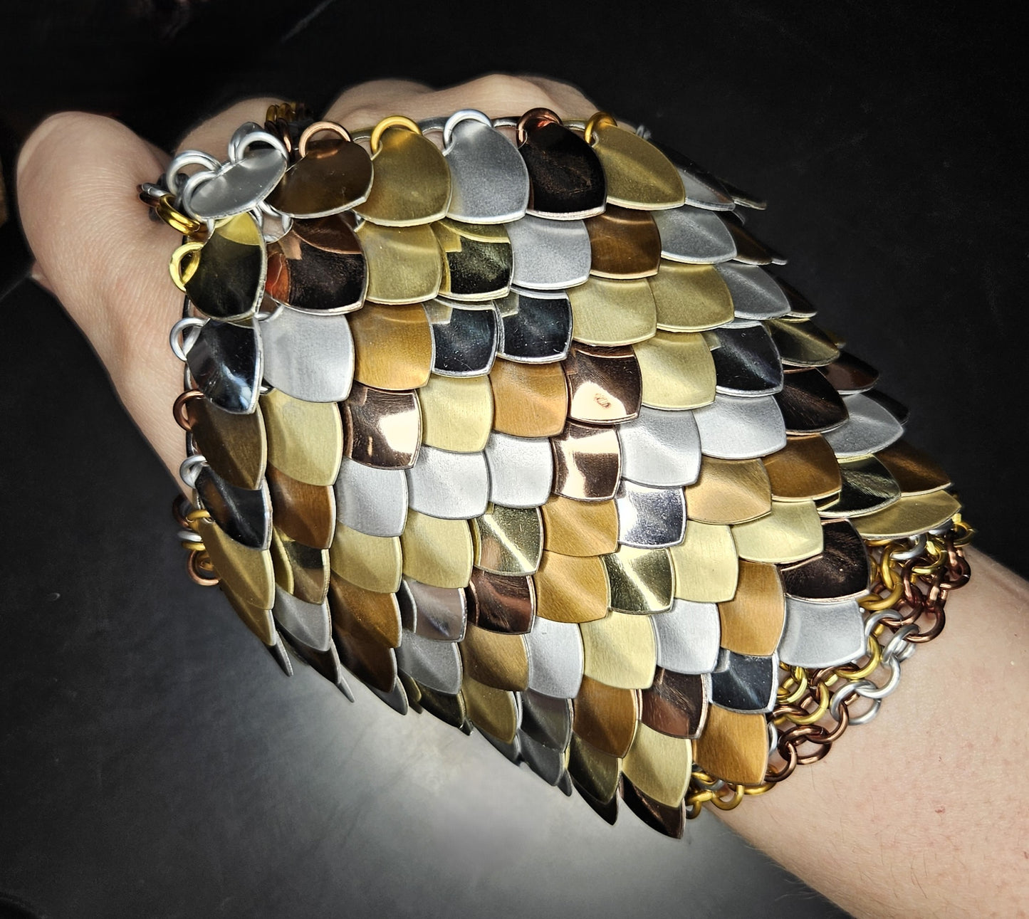 Scale Half Glove