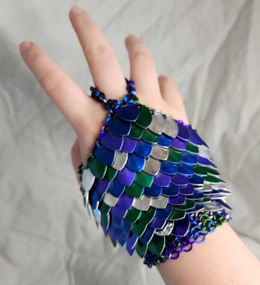 Scale Half Glove